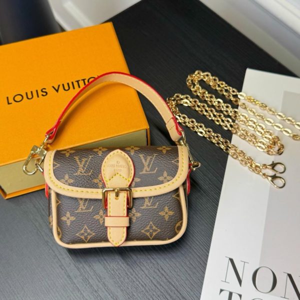 replica,repliche,fake,1:1,earrings,bracelet,ring,jewelry Nuova mini borsa baguette LV Nano Diamond (1HFFWJ)