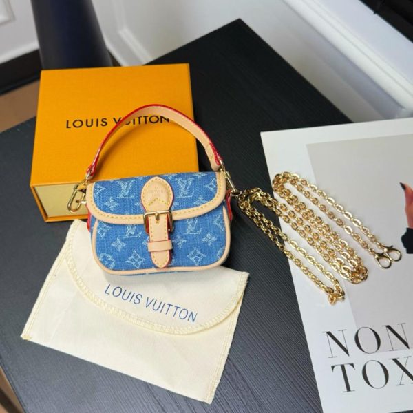 replica,repliche,fake,1:1,earrings,bracelet,ring,jewelry Nuova borsa LV NANO DIANE Mini Baguette (77DVYG)