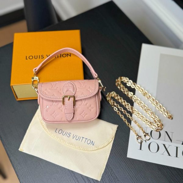 replica,repliche,fake,1:1,earrings,bracelet,ring,jewelry Nuova borsa LV NANO DIANE Mini Baguette (ALNR2I)