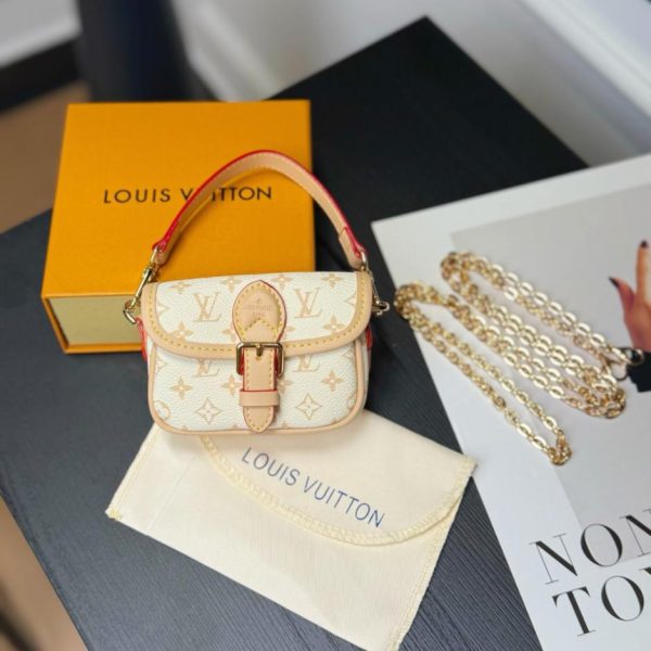 replica,repliche,fake,1:1,earrings,bracelet,ring,jewelry Nuova borsa LV NANO DIANE Mini Baguette (W4OZ7E)