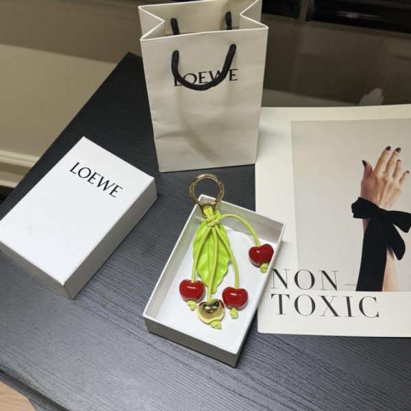 replica,repliche,fake,1:1,earrings,bracelet,ring,jewelry Ciondolo Loewe Energetic Cherry Blossom (1VFC6F)